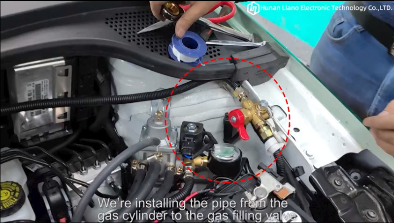 Latest company Cases about 4. قم بتركيب أنبوب الغاز الفولاذي منخفض الكربون من أسطوانة الغاز إلى صمام تعبئة الغاز